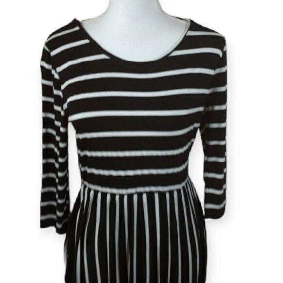 BLACK & WHITE STRIPE MAXI DRESS SZ.S/M EUC - Picture 2 of 5